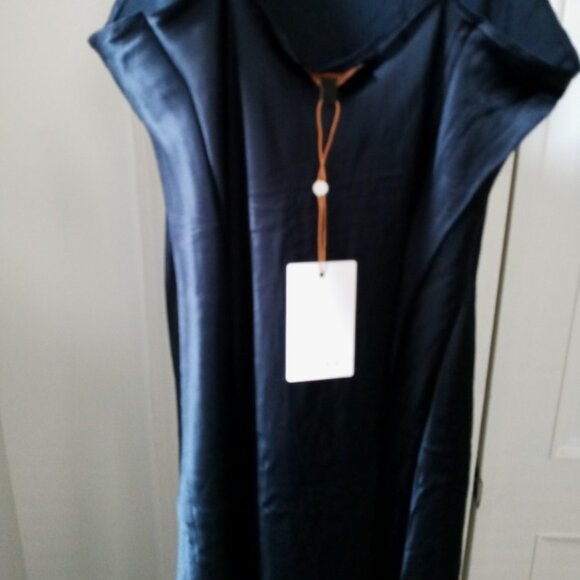 Quince 100% Silk Maxi Slip Dress. Large. Navy. Washable. Perfect Condition. - Picture 12 of 16